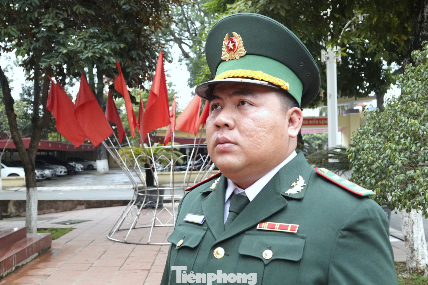 Thượng úy Nguyễn Võ Hoàng (SN 1995) - Trạm trưởng thuộc ĐBP Cửa khẩu quốc tế Bình Hiệp, BĐBP Long An Thượng úy Nguyễn Võ Hoàng (SN 1995) - Trạm trưởng thuộc ĐBP Cửa khẩu quốc tế Bình Hiệp, BĐBP Long An