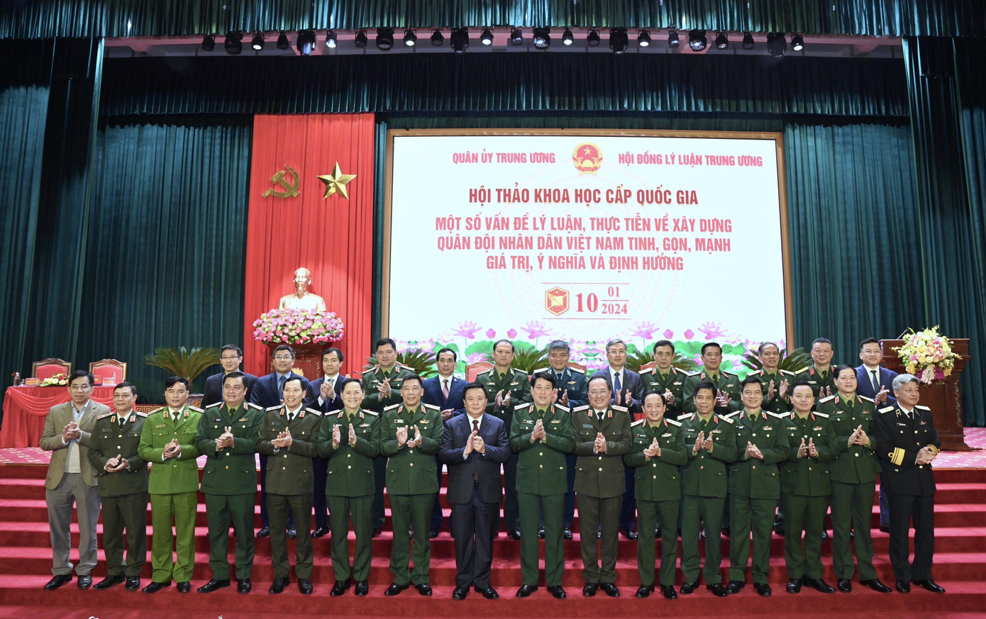 Các đại biểu về dự hội thảo.