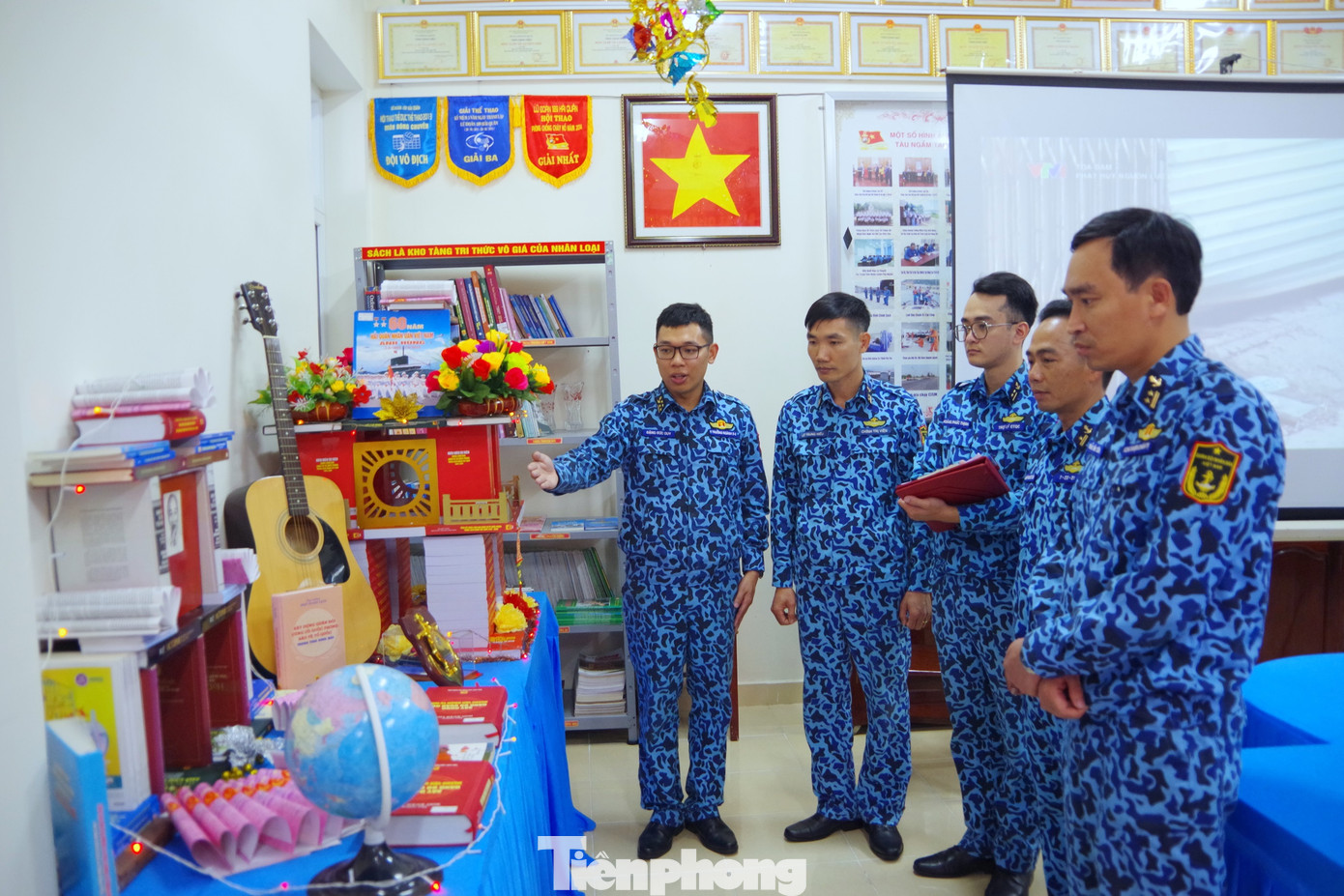 Lữ đoàn tàu ngầm 189 sẽ tổ chức trao thưởng cho các cơ quan, đơn vị đoạt giải tại 3 hội thi vào buổi chào cờ đầu năm, diễn ra ngày mùng 1 Tết Nguyên đán Giáp Thìn 2024.