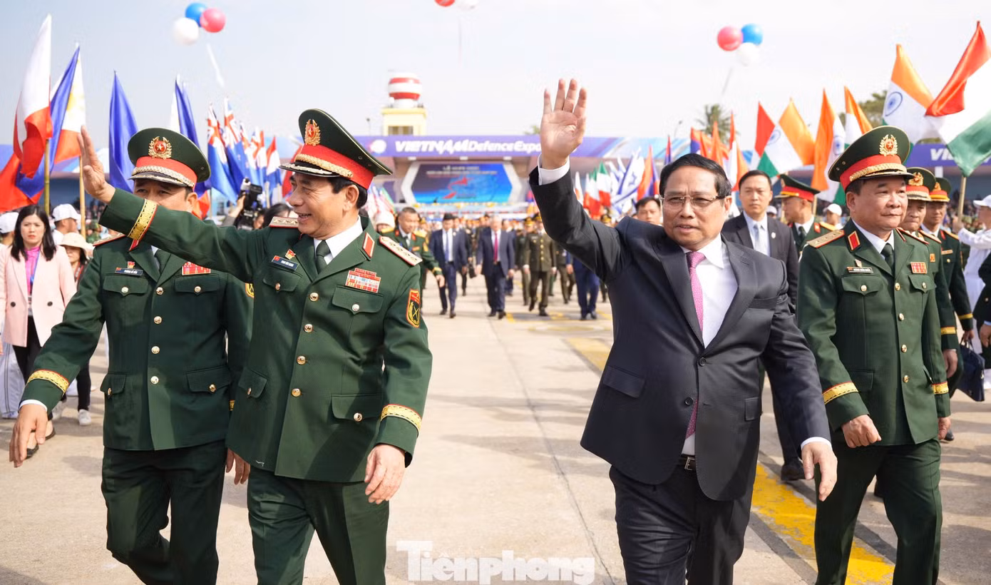 Thủ tướng Phạm Minh Chính cùng các đại biểu tham quan triển lãm, sau lễ khai mạc. Thủ tướng Phạm Minh Chính cùng các đại biểu tham quan triển lãm, sau lễ khai mạc.