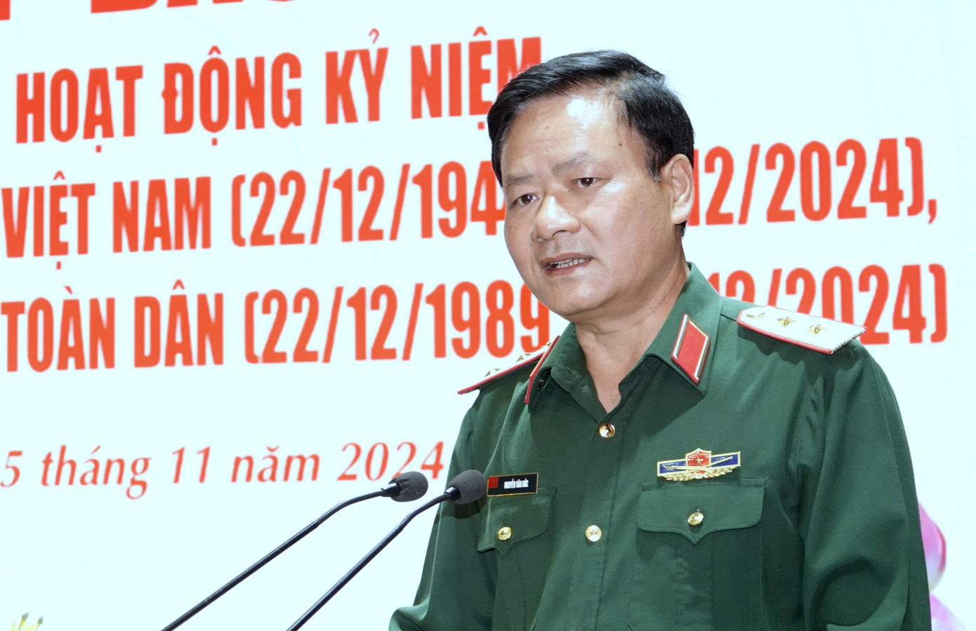 Trung tướng Nguyễn Văn Đức - Cục trưởng Cục Tuyên huấn (Tổng cục Chính trị), phát biểu tại họp báo.