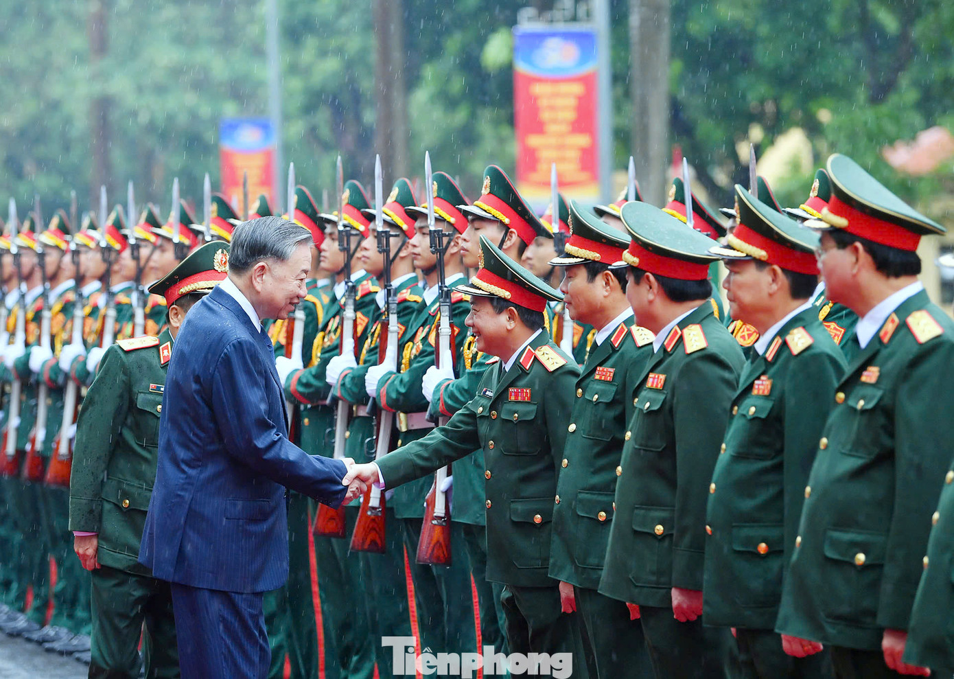 Lãnh đạo Quân ủy Trung ương, Bộ Quốc phòng và Tổng cục Kỹ thuật đón Tổng Bí thư, Chủ tịch nước Tô Lâm tới dự lễ kỷ niệm.