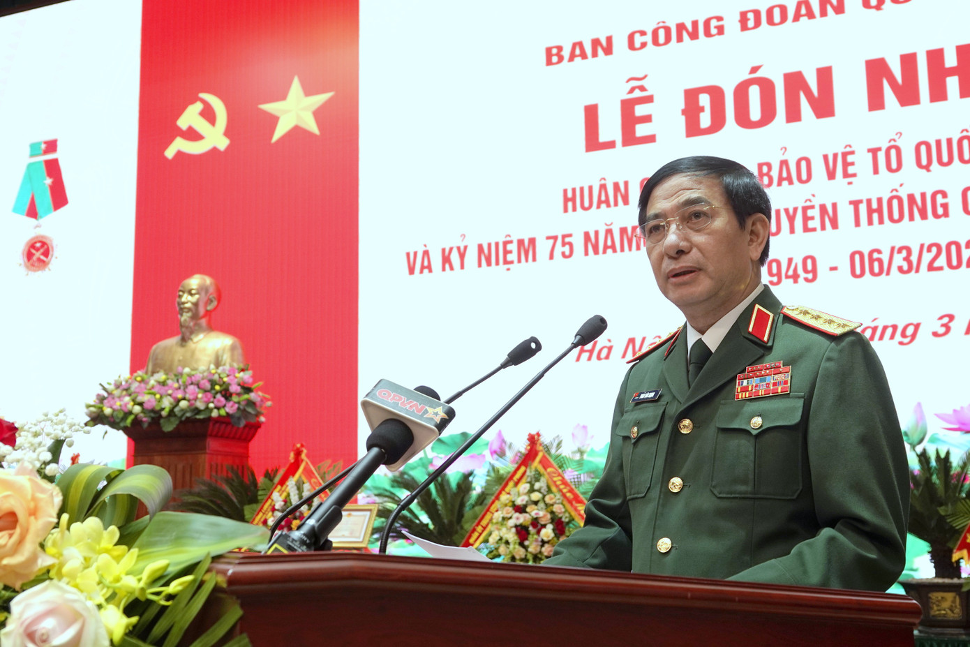 Đại tướng Phan Văn Giang - Bộ trưởng Bộ Quốc phòng. Đại tướng Phan Văn Giang - Bộ trưởng Bộ Quốc phòng.