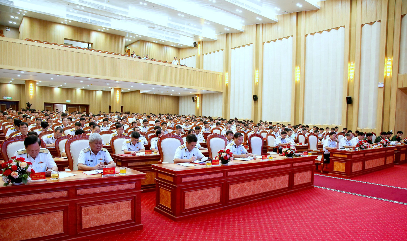 Dự hội nghị có đại biểu các cơ quan Bộ Tổng tham mưu, Tổng cục Chính trị, Tổng cục Công nghiệp quốc phòng và 320 đại biểu là lãnh đạo, chỉ huy các cơ quan, đơn vị trong Quân chủng Hải quân. Dự hội nghị có đại biểu các cơ quan Bộ Tổng tham mưu, Tổng cục Chính trị, Tổng cục Công nghiệp quốc phòng và 320 đại biểu là lãnh đạo, chỉ huy các cơ quan, đơn vị trong Quân chủng Hải quân.