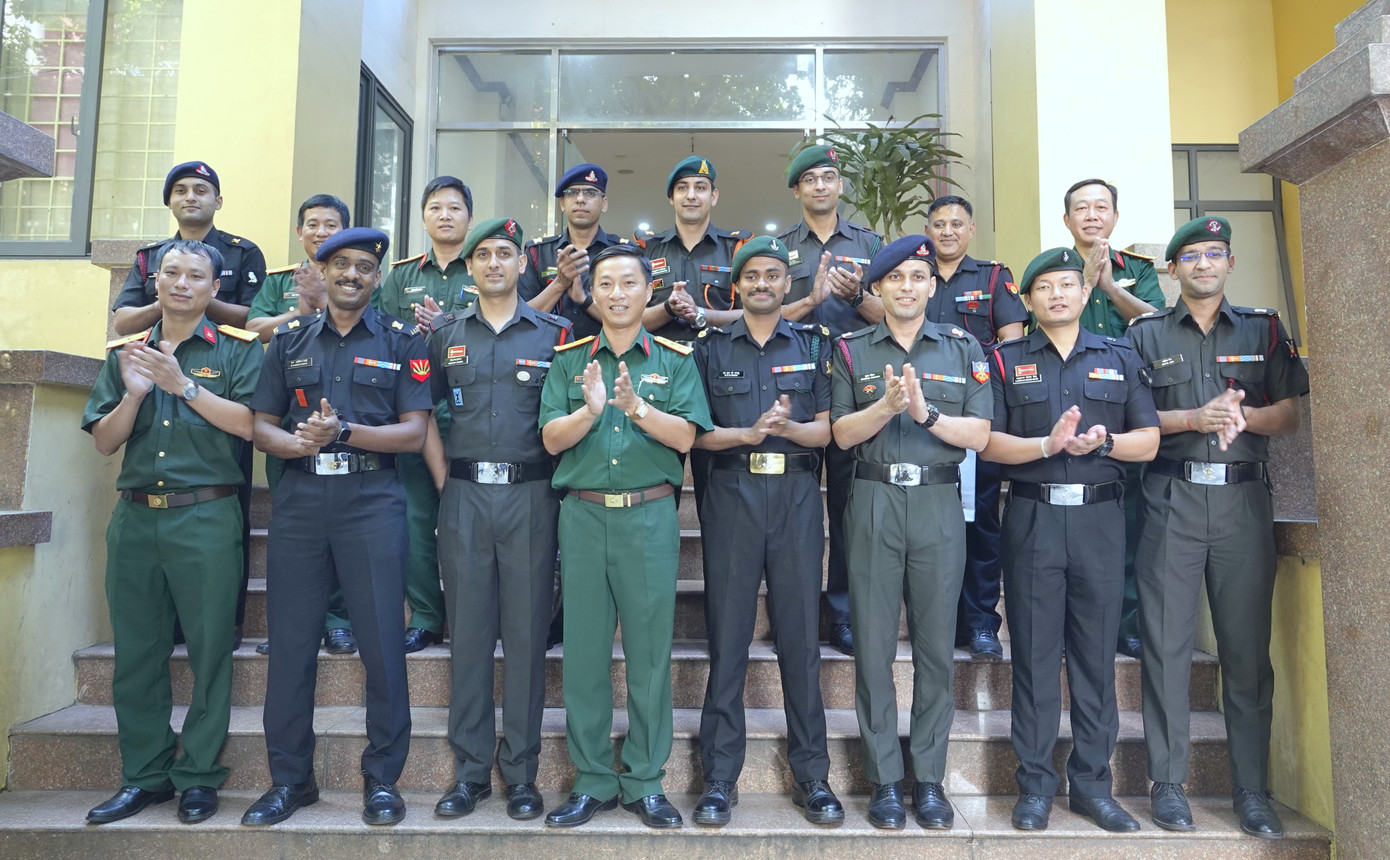 Đại biểu sĩ quan trẻ hai nước tham dự tọa đàm.