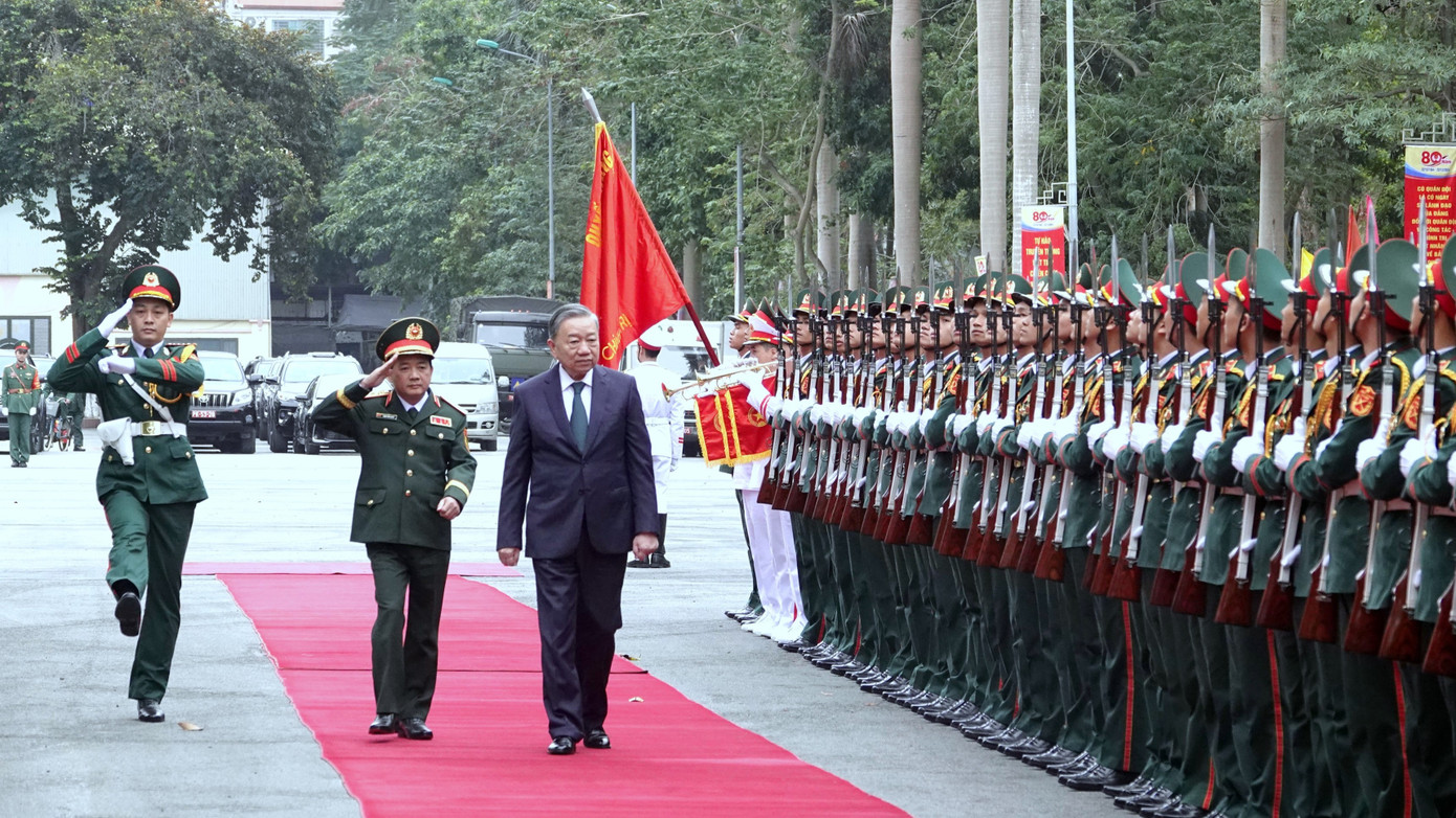 Đội danh dự Quân đội nhân dân Việt Nam đón Tổng Bí thư Tô Lâm tới dự lễ kỷ niệm.