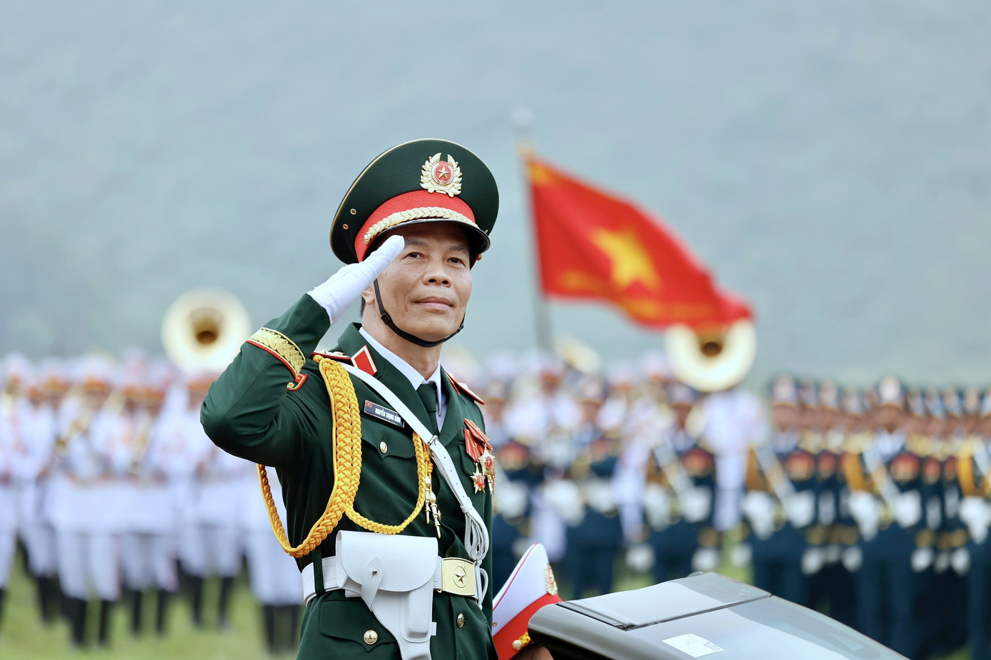 Trung tướng Nguyễn Trọng Bình - Phó Tổng tham mưu trưởng chỉ huy, dẫn đầu các khối đại diện cho lực lượng Quân đội nhân dân Việt Nam và Dân quân tự vệ.