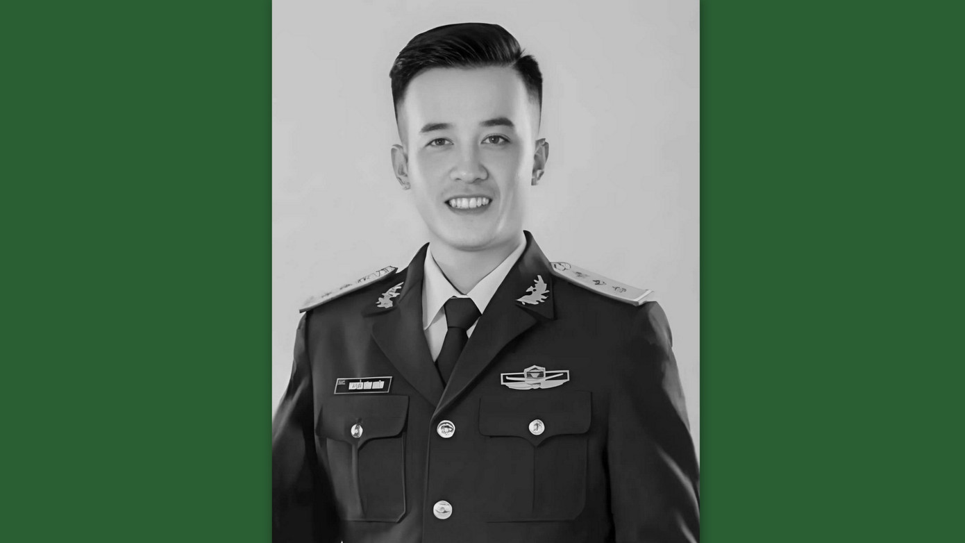 Theo Ban Thanh niên Quân đội, ngày 9/9, Ban Bí thư Trung ương Đoàn cũng đã có Quyết định truy tặng Huy hiệu “Tuổi trẻ dũng cảm” cho Đại úy Nguyễn Đình Khiêm. Theo Ban Thanh niên Quân đội, ngày 9/9, Ban Bí thư Trung ương Đoàn cũng đã có Quyết định truy tặng Huy hiệu “Tuổi trẻ dũng cảm” cho Đại úy Nguyễn Đình Khiêm.