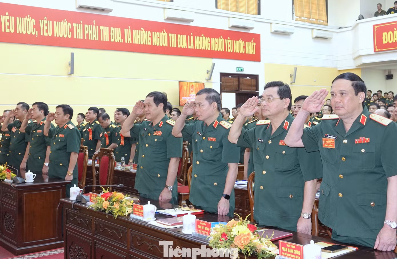 Đại hội có sự tham dự của lãnh đạo, đại biểu Bộ Quốc phòng và các cơ quan, đơn vị trong và ngoài Tổng cục Hậu cần. Ảnh: Nguyễn Minh