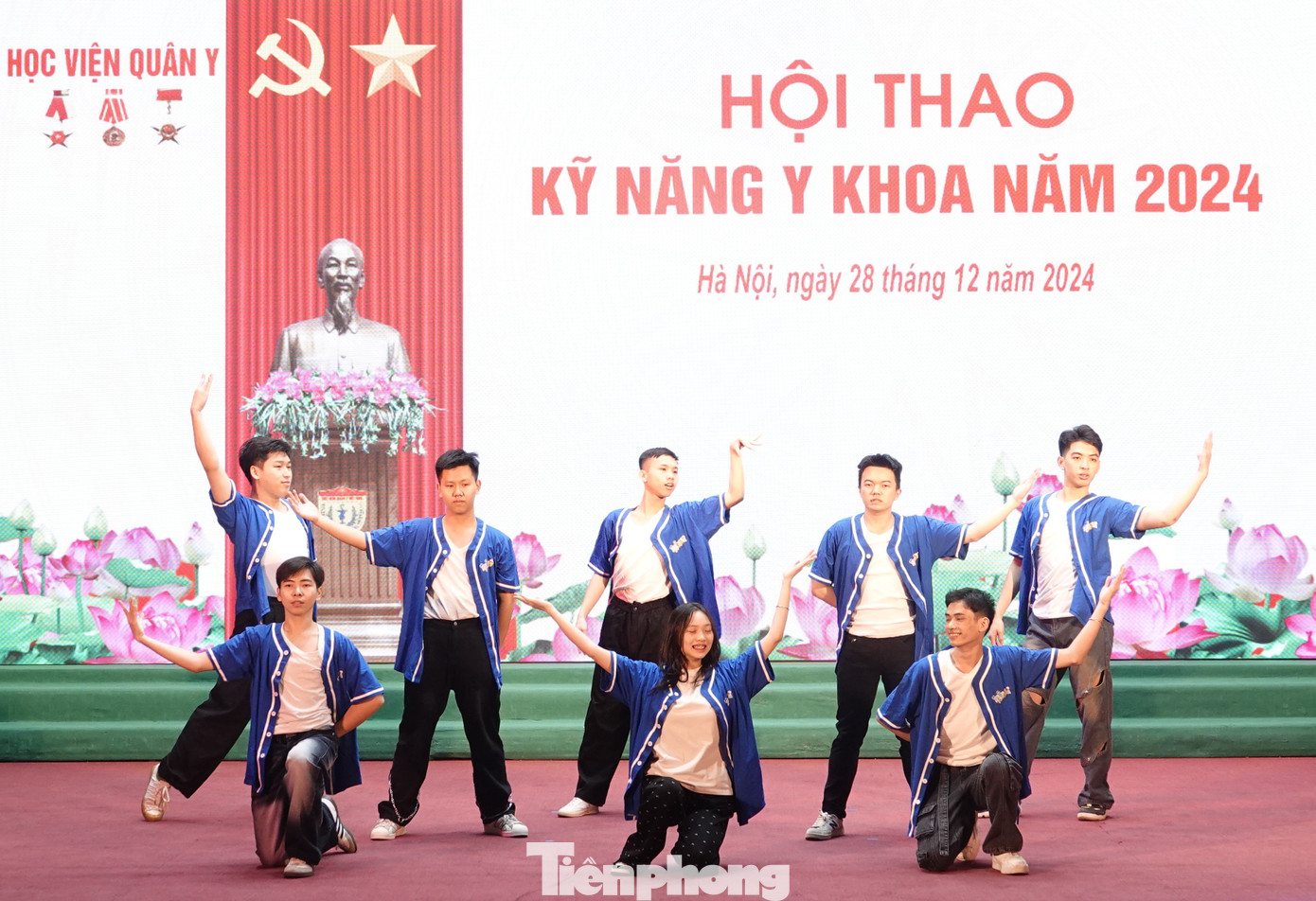 Câu lạc bộ Flashmob Học viện Quân y biểu diễn chào mừng hội thao. Câu lạc bộ Flashmob Học viện Quân y biểu diễn chào mừng hội thao.