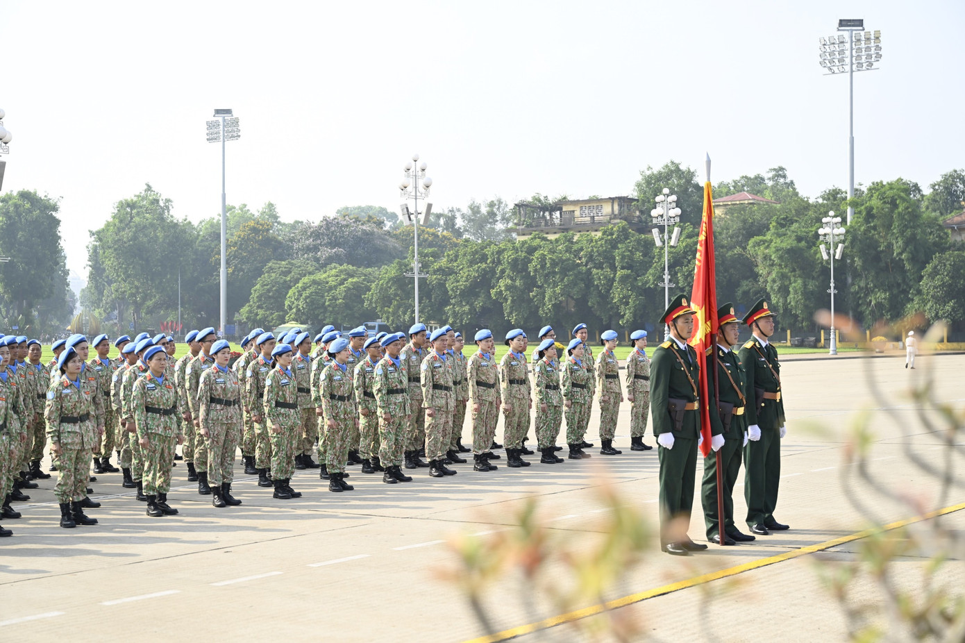 Đoàn đại biểu Cục GGHB Việt Nam thực hiện Lễ báo công và vào Lăng viếng Chủ tịch Hồ Chí Minh. Đoàn đại biểu Cục GGHB Việt Nam thực hiện Lễ báo công và vào Lăng viếng Chủ tịch Hồ Chí Minh.