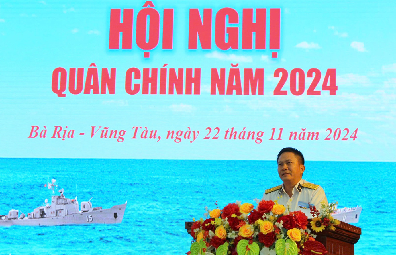 Đại tá Trần Mạnh Chiến - Bí thư Đảng ủy, Chính ủy Vùng 2 Hải quân, phát biểu chỉ đạo hội nghị. Đại tá Trần Mạnh Chiến - Bí thư Đảng ủy, Chính ủy Vùng 2 Hải quân, phát biểu chỉ đạo hội nghị.