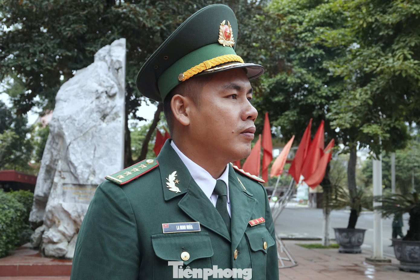 Đại úy La Minh Nhòa (SN 1992) - Đội trưởng Tham mưu Hành chính, ĐBP Thổ Châu, BĐBP Kiên Giang Đại úy La Minh Nhòa (SN 1992) - Đội trưởng Tham mưu Hành chính, ĐBP Thổ Châu, BĐBP Kiên Giang