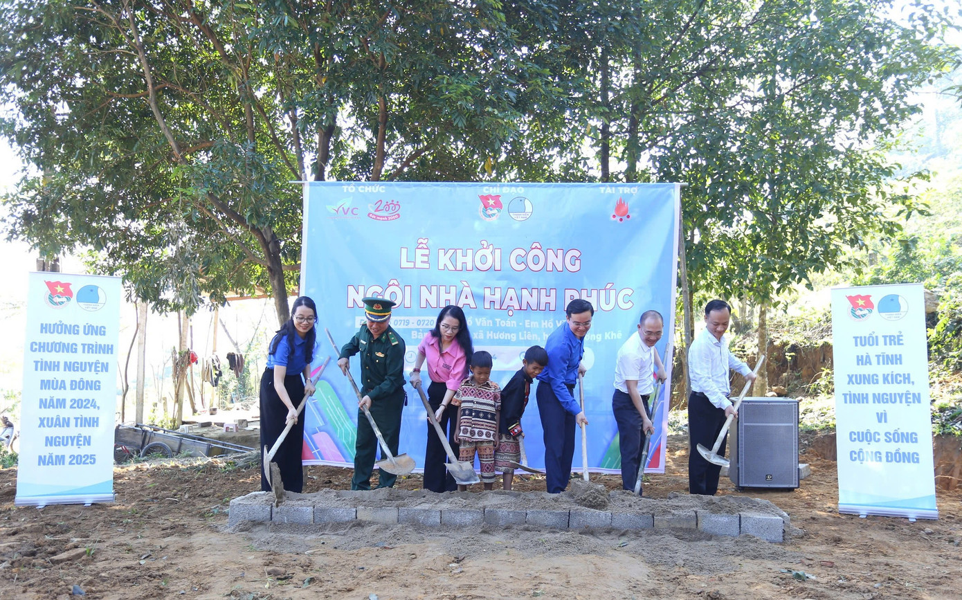 Khởi công xây tặng nhà cho hai em Hồ Văn Toản và Hồ Viết Thọ.
