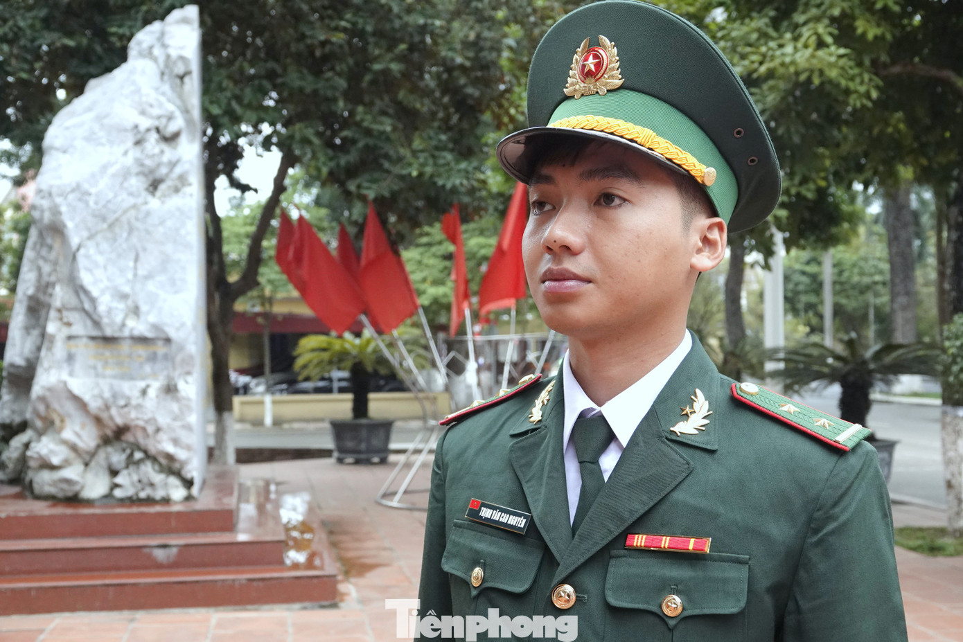 Trung úy Trịnh Văn Cao Nguyên (SN 1998) - Đội trưởng Phòng chống ma túy và tội phạm, ĐBP Ia Mơ, BĐBP Gia Lai Trung úy Trịnh Văn Cao Nguyên (SN 1998) - Đội trưởng Phòng chống ma túy và tội phạm, ĐBP Ia Mơ, BĐBP Gia Lai