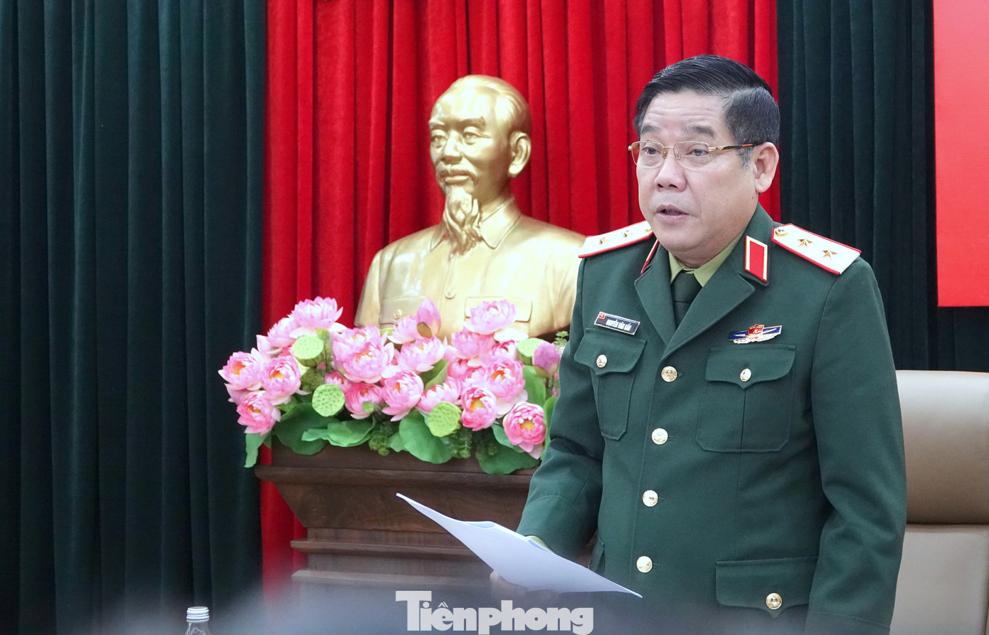 Trung tướng Nguyễn Văn Gấu - Phó Chủ nhiệm Tổng cục Chính trị Quân đội nhân dân Việt Nam, chủ trì hội nghị bình chọn, chiều 27/2. Ảnh: Nguyễn Minh Trung tướng Nguyễn Văn Gấu - Phó Chủ nhiệm Tổng cục Chính trị Quân đội nhân dân Việt Nam, chủ trì hội nghị bình chọn, chiều 27/2. Ảnh: Nguyễn Minh