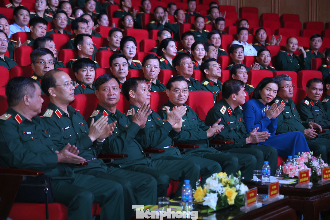 Các đại biểu dự lễ khai mạc liên hoan. Các đại biểu dự lễ khai mạc liên hoan.