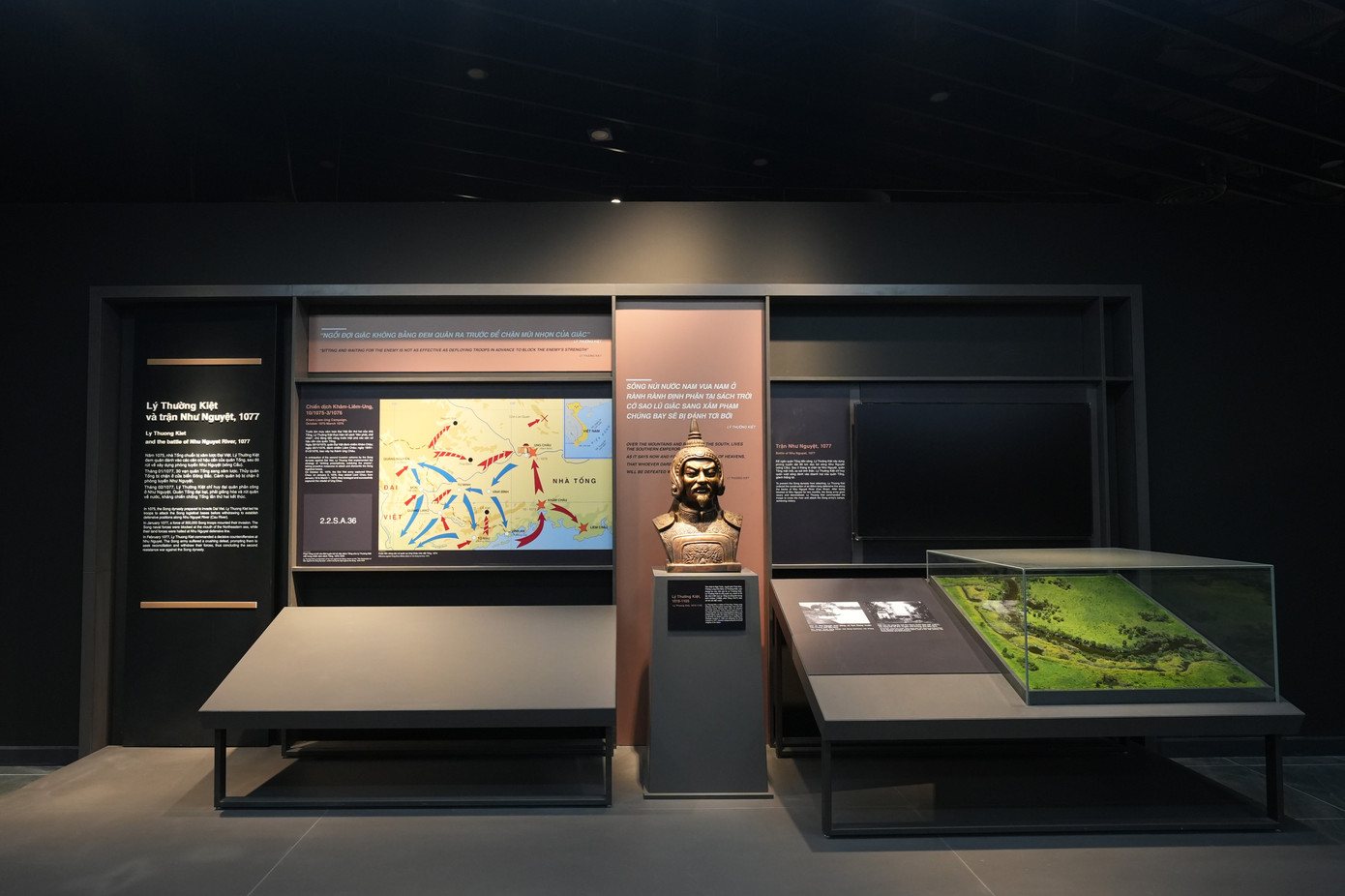 Tái hiện chiến công đánh bại quân Tống xâm lược của anh hùng dân tộc Lý Thường Kiệt. Tái hiện chiến công đánh bại quân Tống xâm lược của anh hùng dân tộc Lý Thường Kiệt.