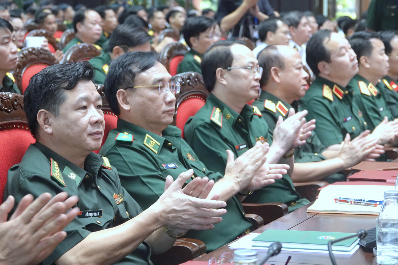 Đại biểu lãnh đạo các đơn vị trong toàn quân về dự hội nghị.