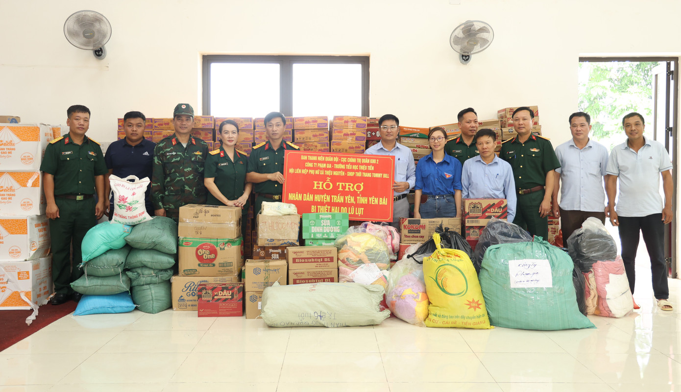 Thượng tá Nguyễn Quang Huy - Phó Trưởng Ban Thanh niên Quân đội (trưởng đoàn công tác) cho biết, trước những mất mát, thiệt hại nặng nề về người và tài sản ở các tỉnh miền Bắc sau cơn bão số 3, Ban Thanh niên Quân đội và các đơn vị đồng hành mong muốn được chung tay cùng cộng đồng làm vơi bớt những khó khăn, thiệt hại của đồng bào. Thượng tá Nguyễn Quang Huy - Phó Trưởng Ban Thanh niên Quân đội (trưởng đoàn công tác) cho biết, trước những mất mát, thiệt hại nặng nề về người và tài sản ở các tỉnh miền Bắc sau cơn bão số 3, Ban Thanh niên Quân đội và các đơn vị đồng hành mong muốn được chung tay cùng cộng đồng làm vơi bớt những khó khăn, thiệt hại của đồng bào.