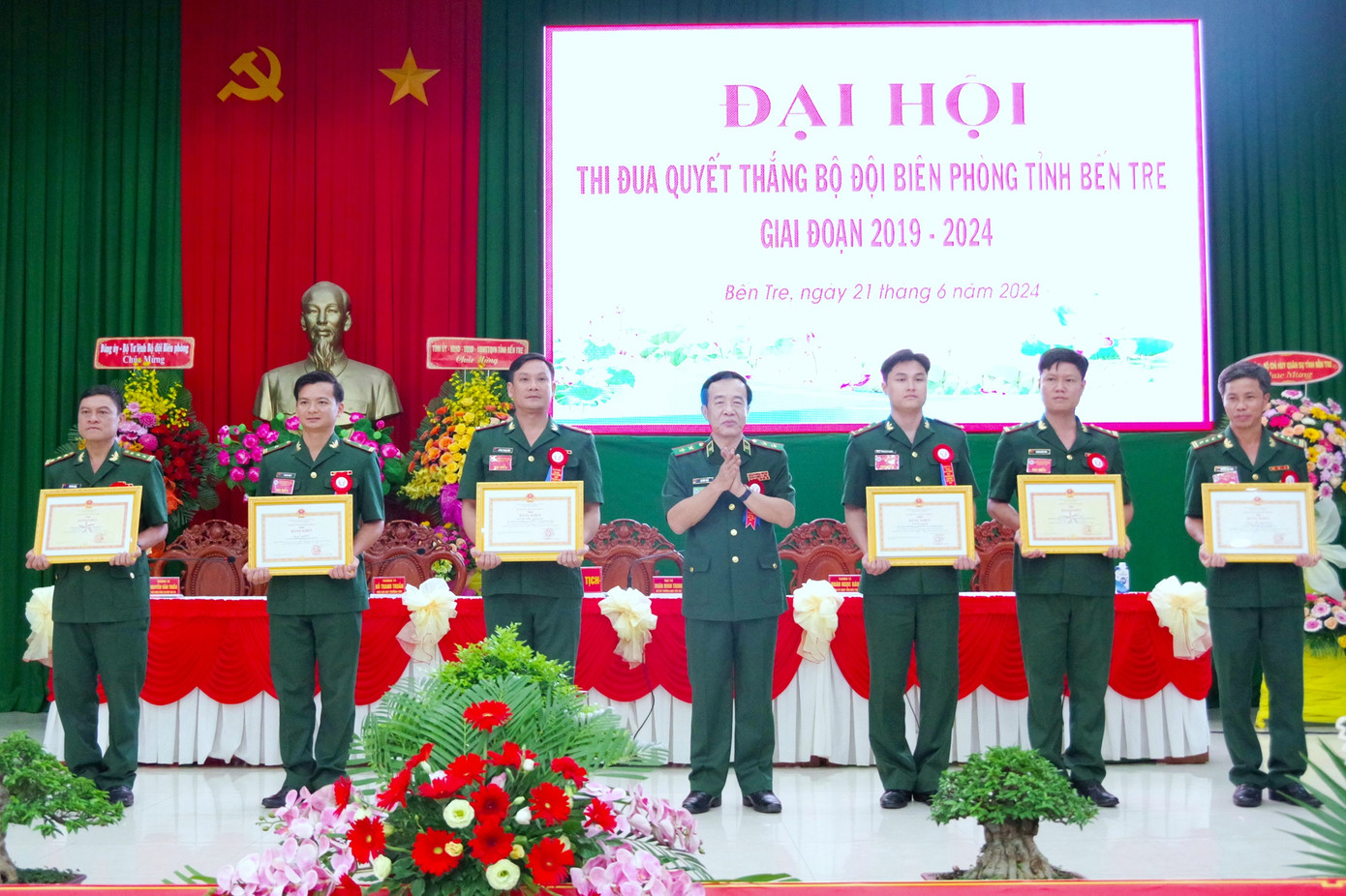 Tại đại hội, các tập thể và cá nhân tiêu biểu đã được tặng Bằng khen và Giấy khen của Bộ Tư lệnh BĐBP và BĐBP tỉnh Bến Tre vì đã có thành tích xuất sắc trong thực hiện phong trào TĐQT giai đoạn 2019-2024. Tại đại hội, các tập thể và cá nhân tiêu biểu đã được tặng Bằng khen và Giấy khen của Bộ Tư lệnh BĐBP và BĐBP tỉnh Bến Tre vì đã có thành tích xuất sắc trong thực hiện phong trào TĐQT giai đoạn 2019-2024.