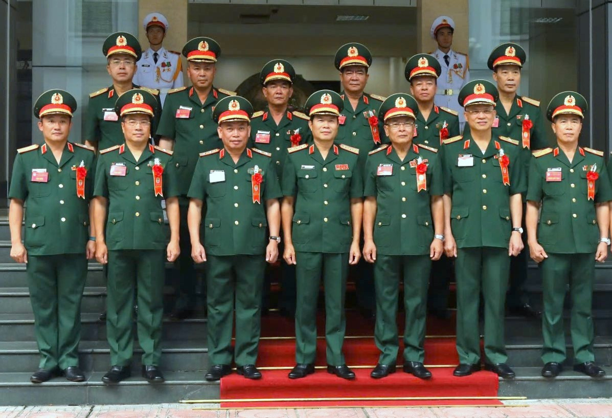 Thượng tướng Nguyễn Tân Cương cùng các đại biểu về dự đại hội. Thượng tướng Nguyễn Tân Cương cùng các đại biểu về dự đại hội.