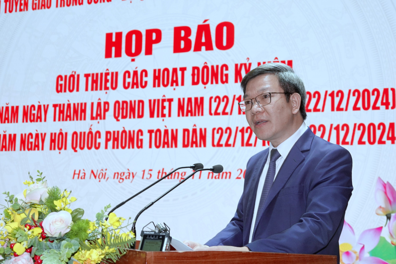 Vụ trưởng Vụ Xuất bản - Báo chí (Ban Tuyên giáo Trung ương) Tống Văn Thanh, phát biểu khai mạc họp báo.