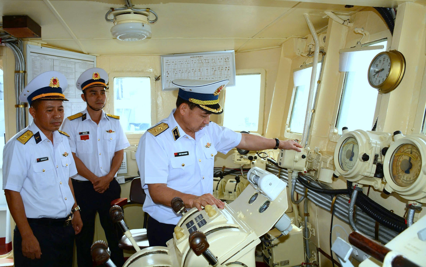 Theo báo cáo của Vùng 3 Hải quân, năm 2024, toàn Vùng duy trì nghiêm lực lượng, phương tiện trực sẵn sàng chiến đấu, nắm chắc tình hình trên không, trên biển, tuần tiễu, trinh sát, quản lý, bảo vệ vững chắc vùng biển, đảo, bảo vệ ngư trường, tìm kiếm cứu nạn. Theo báo cáo của Vùng 3 Hải quân, năm 2024, toàn Vùng duy trì nghiêm lực lượng, phương tiện trực sẵn sàng chiến đấu, nắm chắc tình hình trên không, trên biển, tuần tiễu, trinh sát, quản lý, bảo vệ vững chắc vùng biển, đảo, bảo vệ ngư trường, tìm kiếm cứu nạn.