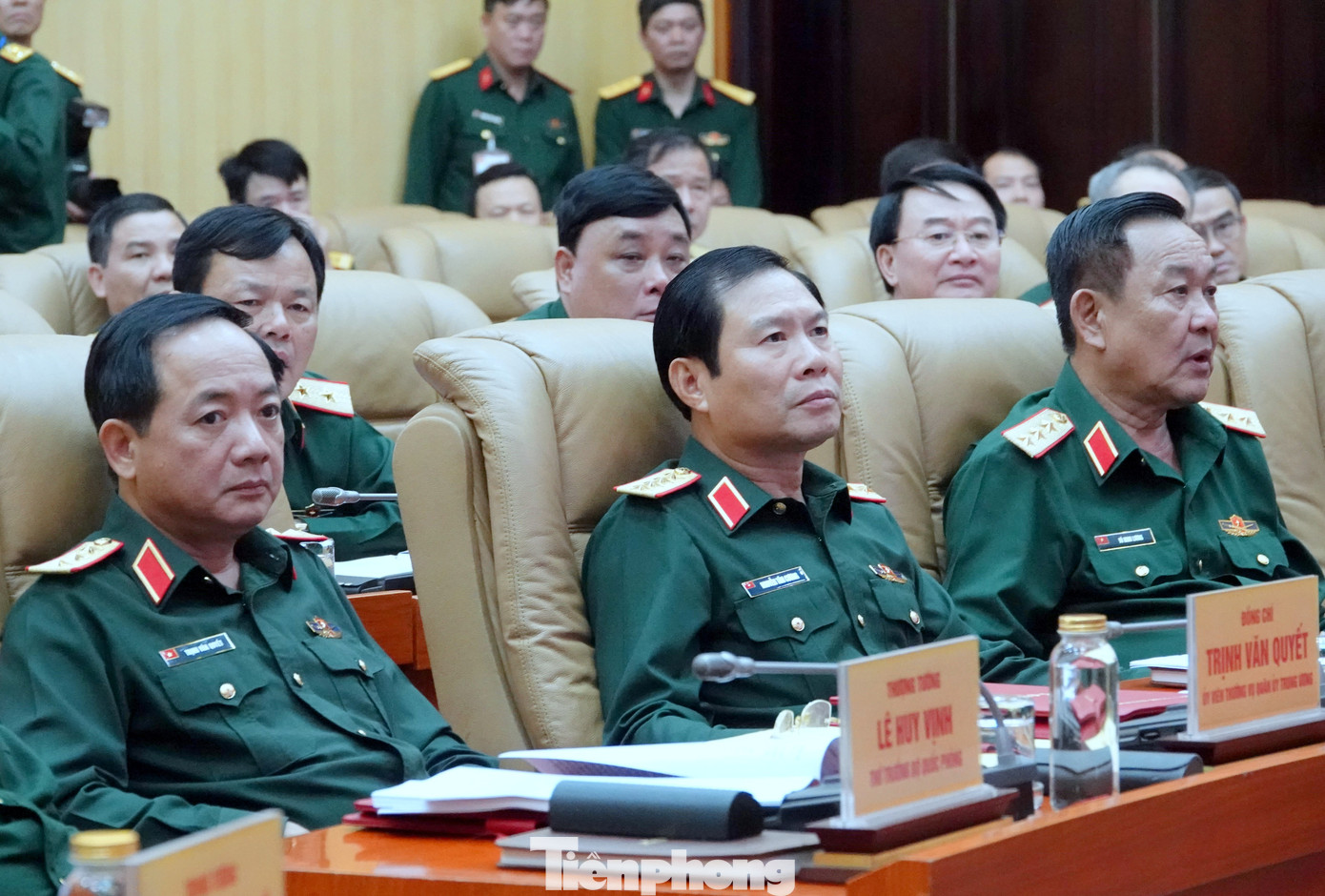 Các đại biểu dự hội nghị tại Sở chỉ huy Bộ Quốc phòng. Các đại biểu dự hội nghị tại Sở chỉ huy Bộ Quốc phòng.