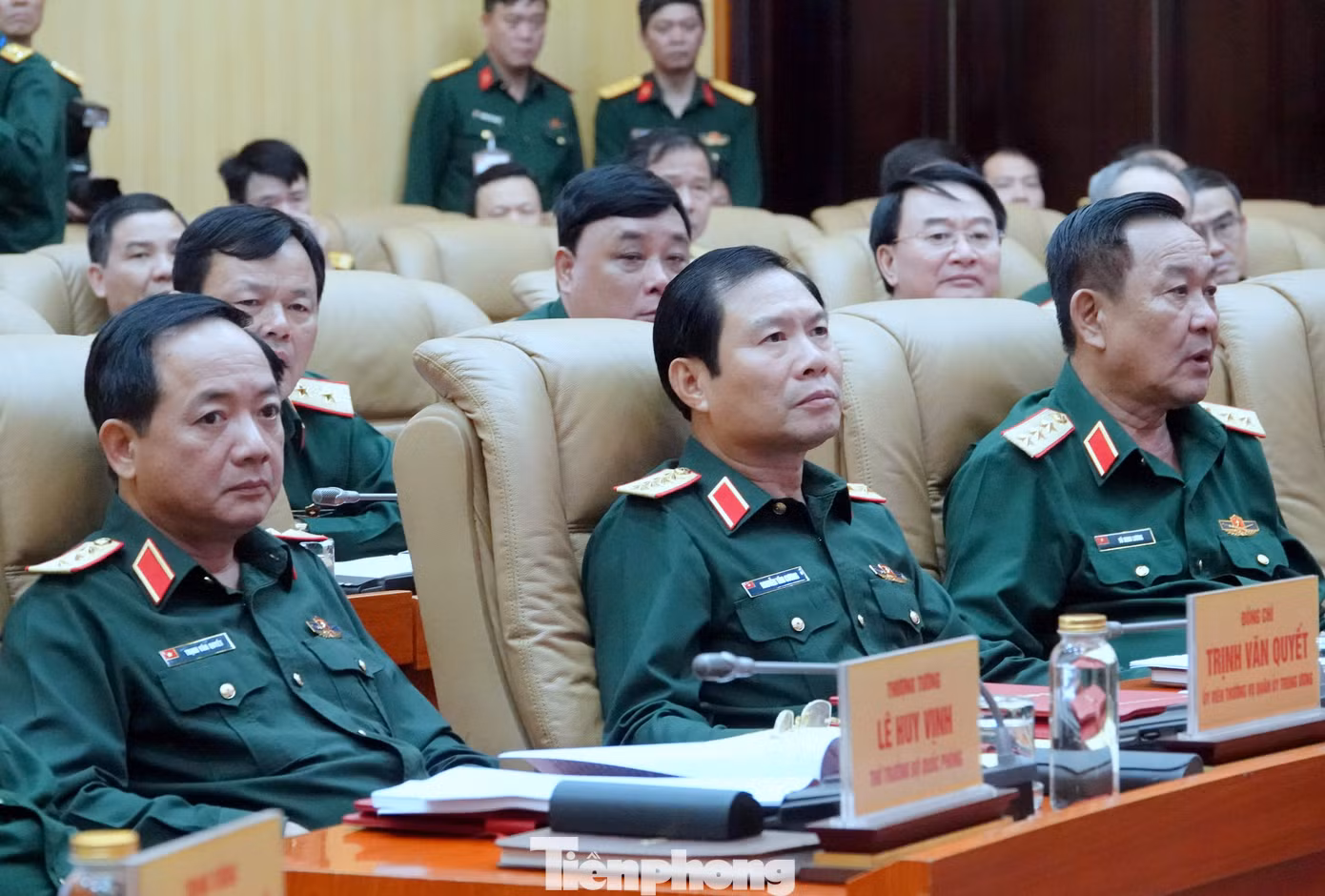 Các đại biểu dự hội nghị tại Sở chỉ huy Bộ Quốc phòng.