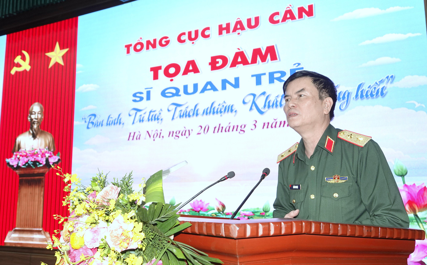 Trung tướng Đỗ Văn Thiện - Bí thư Đảng ủy, Chính ủy Tổng cục Hậu cần phát biểu tại toạ đàm.