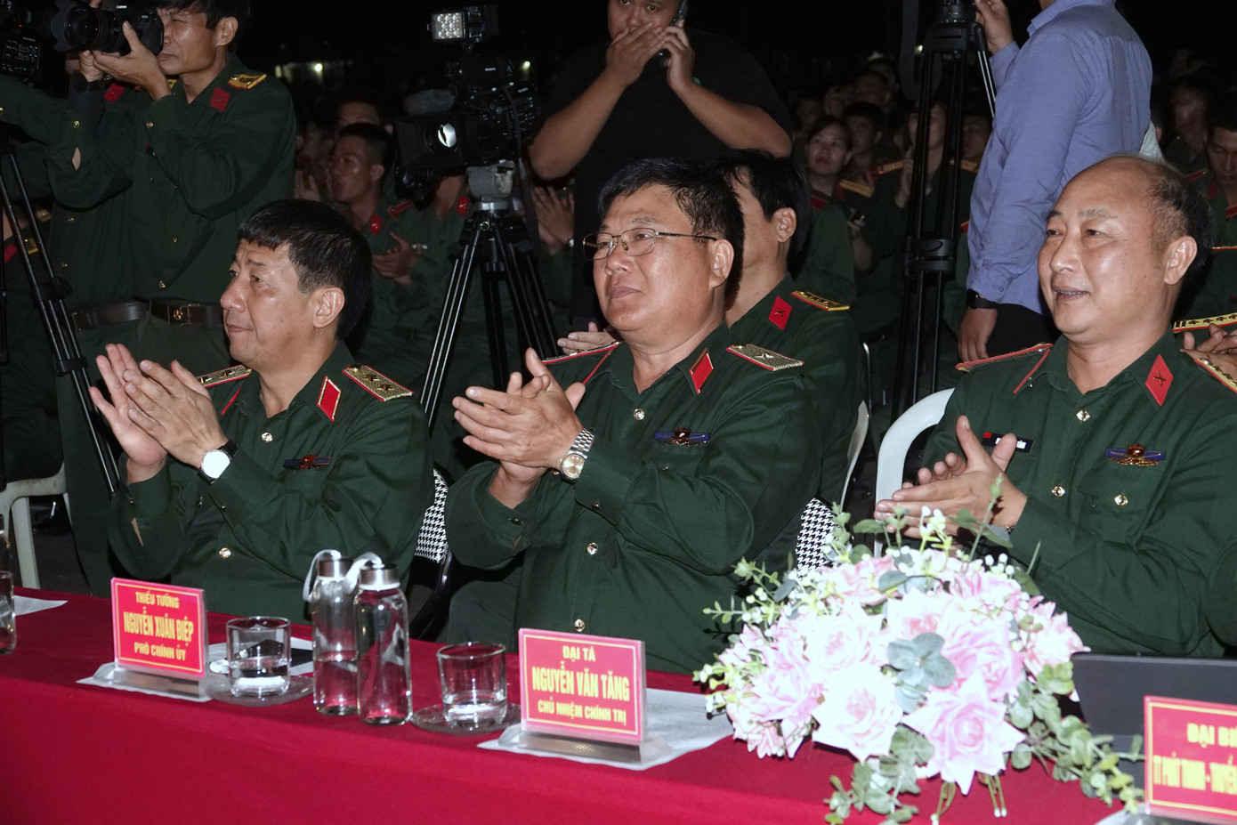 Lãnh đạo, chỉ huy Trường Sĩ quan Lục quân 1 tham dự chương trình giao lưu. Lãnh đạo, chỉ huy Trường Sĩ quan Lục quân 1 tham dự chương trình giao lưu.