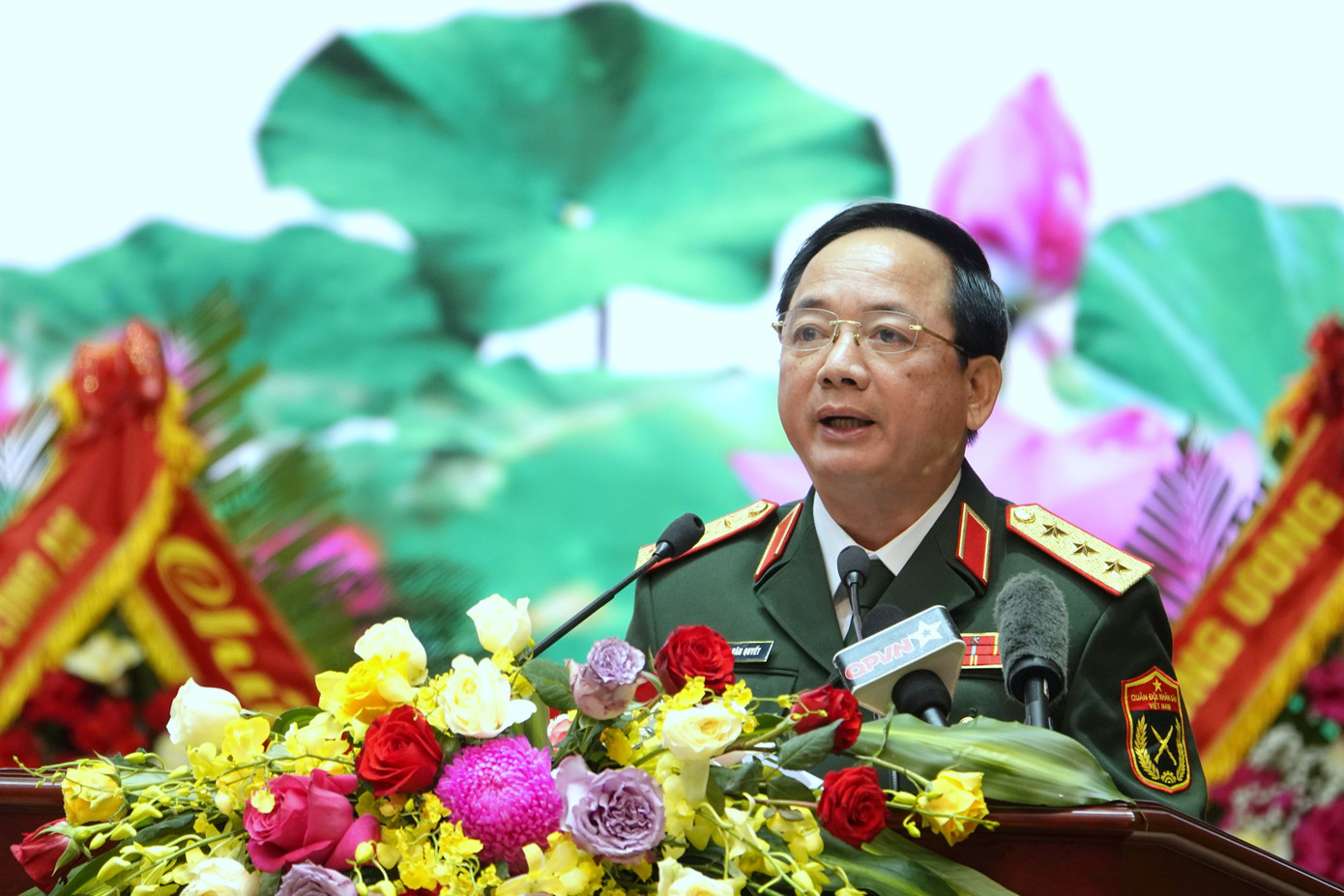 Thượng tướng Trịnh Văn Quyết - Bí thư Trung ương Đảng, Chủ nhiệm Tổng cục Chính trị Quân đội nhân dân Việt Nam, trình bày diễn văn tại lễ kỷ niệm. Thượng tướng Trịnh Văn Quyết - Bí thư Trung ương Đảng, Chủ nhiệm Tổng cục Chính trị Quân đội nhân dân Việt Nam, trình bày diễn văn tại lễ kỷ niệm.