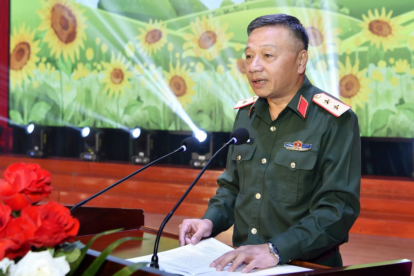 Trung tướng Lê Quang Minh - Phó Chủ nhiệm Tổng cục Chính trị, phát biểu chỉ đạo hội thi.