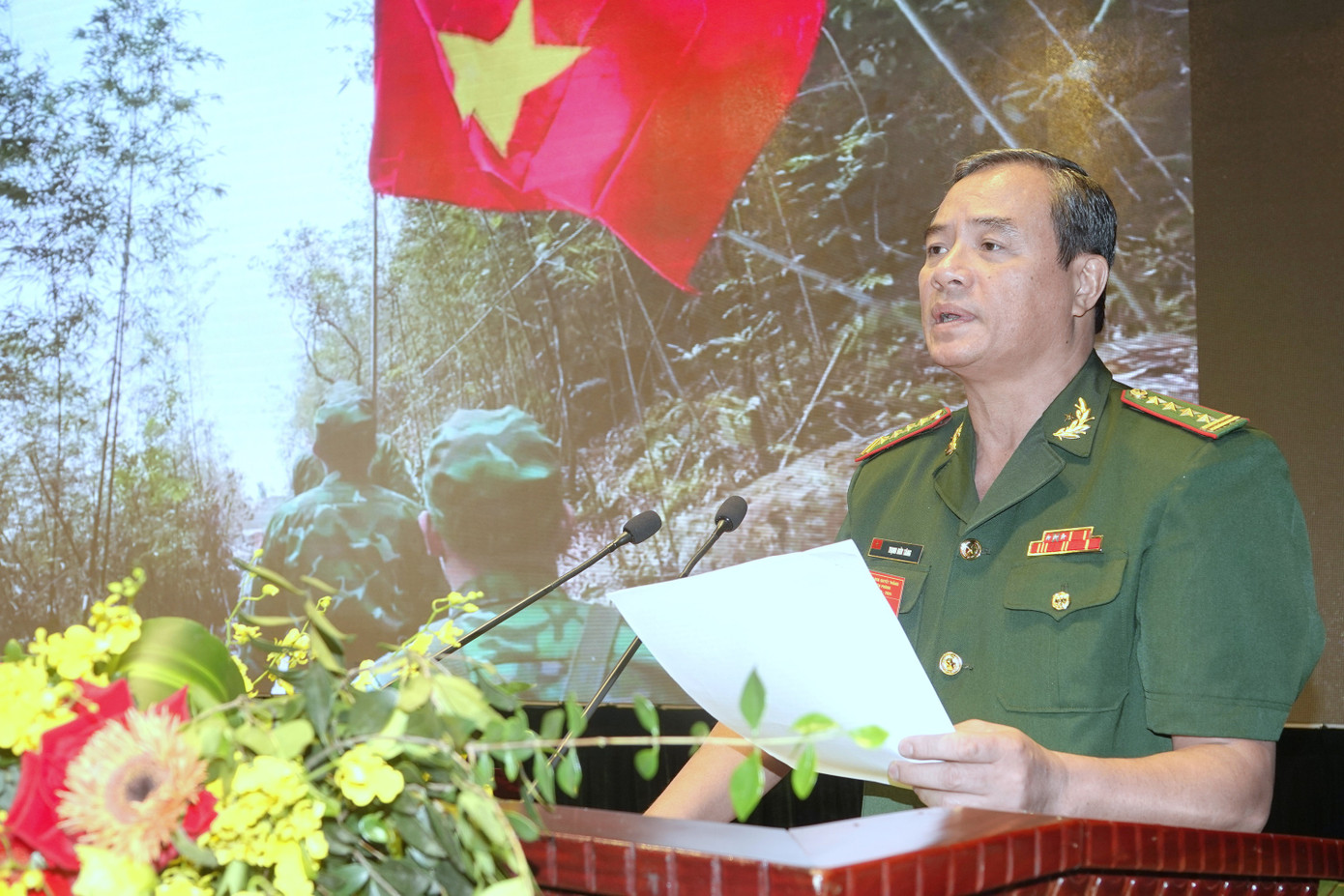 Đại diện các tập thể, cá nhân tiêu biểu trong phong trào TĐQT phát biểu tham luận tại đại hội. Đại diện các tập thể, cá nhân tiêu biểu trong phong trào TĐQT phát biểu tham luận tại đại hội.