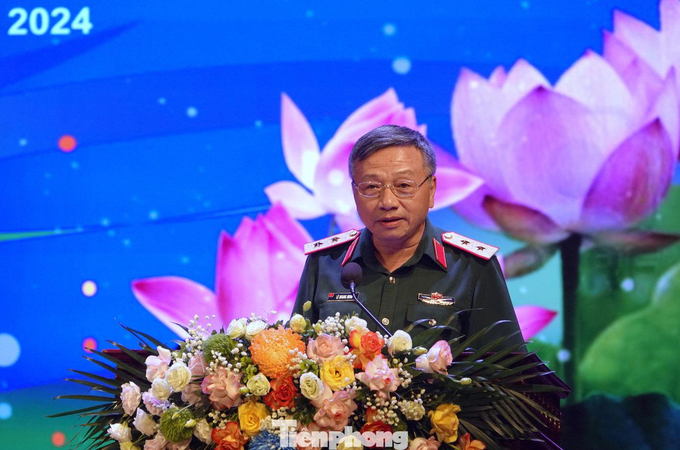 Trung tướng Lê Quang Minh - Phó Chủ nhiệm Tổng cục Chính trị QĐND Việt Nam phát biểu và gióng trống khai mạc Liên hoan Khu vực 3 tại Hà Nội.