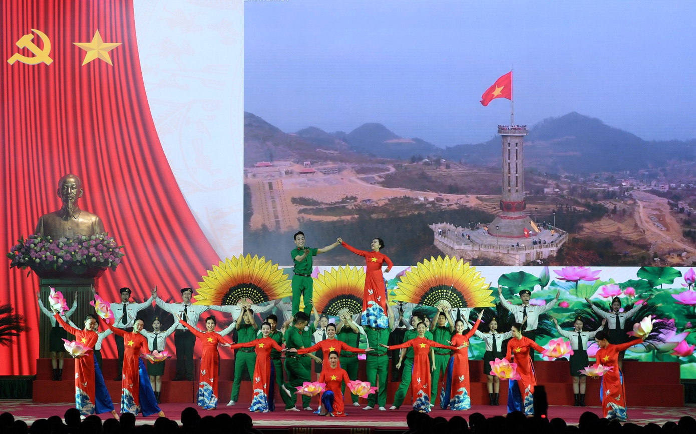 Chương trình nghệ thuật tại lễ tuyên dương.