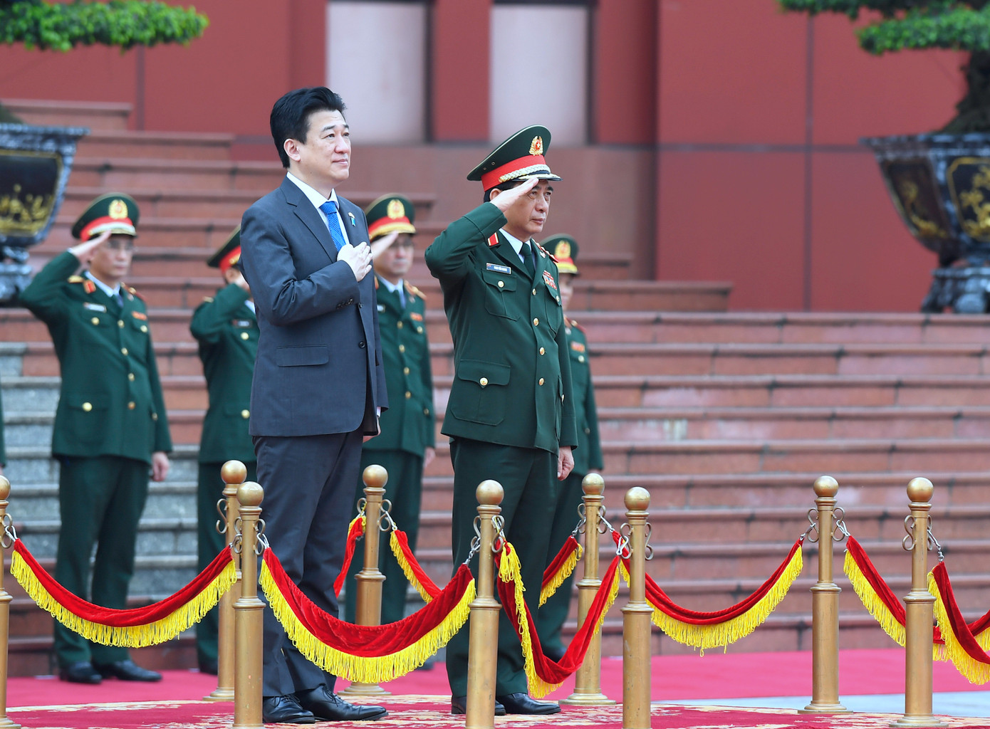 Một số hình ảnh tại lễ đón và hội đàm cấp cao giữa đoàn đại biểu quân sự cấp cao hai nước Việt Nam - Nhật Bản, tại trụ sở Bộ Quốc phòng, sáng 6/8. Một số hình ảnh tại lễ đón và hội đàm cấp cao giữa đoàn đại biểu quân sự cấp cao hai nước Việt Nam - Nhật Bản, tại trụ sở Bộ Quốc phòng, sáng 6/8.