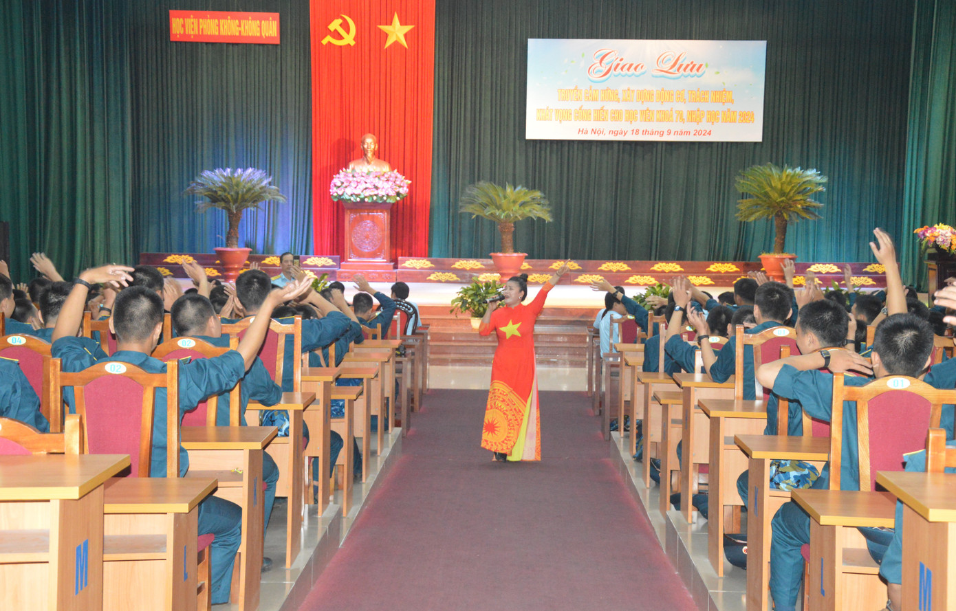 Chương trình nhằm truyền cảm hứng, xây dựng động cơ, trách nhiệm, khát vọng cống hiến cho tân học viên Khóa 70. Chương trình nhằm truyền cảm hứng, xây dựng động cơ, trách nhiệm, khát vọng cống hiến cho tân học viên Khóa 70.