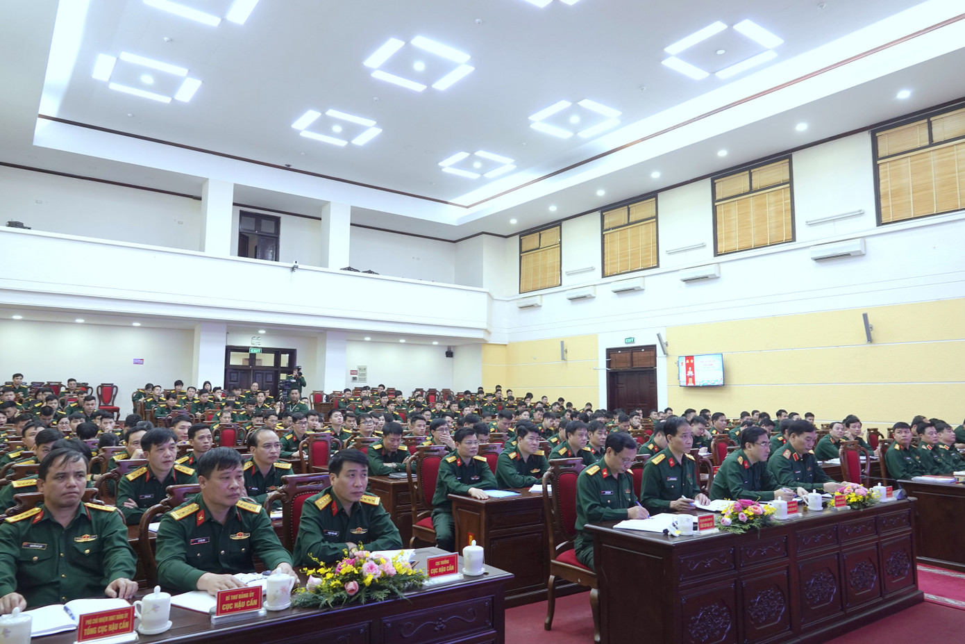 Các đại biểu dự tọa đàm ở điểm cầu trung tâm tại Sở chỉ huy Tổng cục Hậu cần.