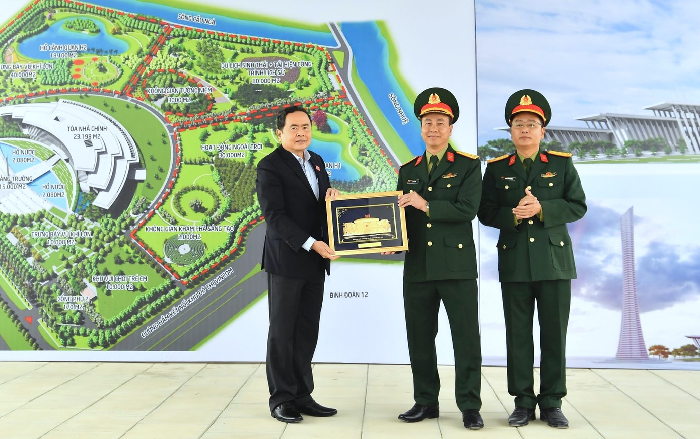 Phó Chủ tịch Thường trực Quốc hội Trần Thanh Mẫn trao biểu trưng Nhà Quốc hội tặng Bảo tàng Lịch sử quân sự Việt Nam. Phó Chủ tịch Thường trực Quốc hội Trần Thanh Mẫn trao biểu trưng Nhà Quốc hội tặng Bảo tàng Lịch sử quân sự Việt Nam.