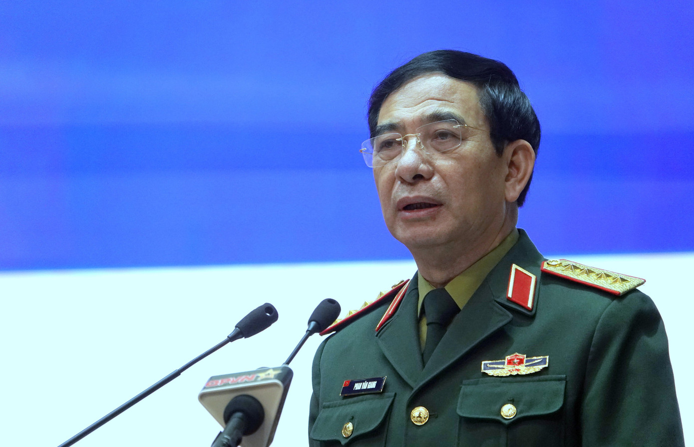 Đại tướng Phan Văn Giang - Ủy viên Bộ Chính trị, Phó Bí thư Quân uỷ Trung ương, Bộ trưởng Bộ Quốc phòng, phát biểu tại chương trình gặp mặt.
