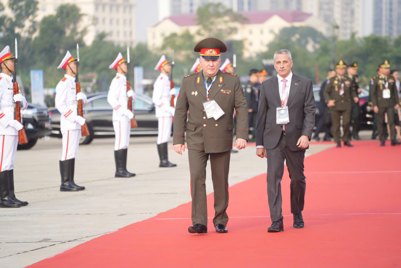 Lãnh đạo Quân đội các nước và các tổ chức quốc tế tới dự khai mạc triển lãm.