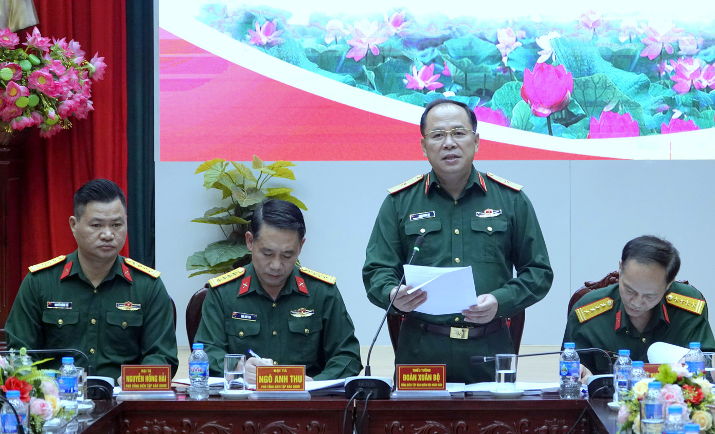 Tọa đàm diễn ra dưới sự chủ trì của Thiếu tướng Đoàn Xuân Bộ - Bí thư Đảng ủy, Tổng biên tập Báo QĐND và các thành viên Ban Biên tập Báo QĐND.