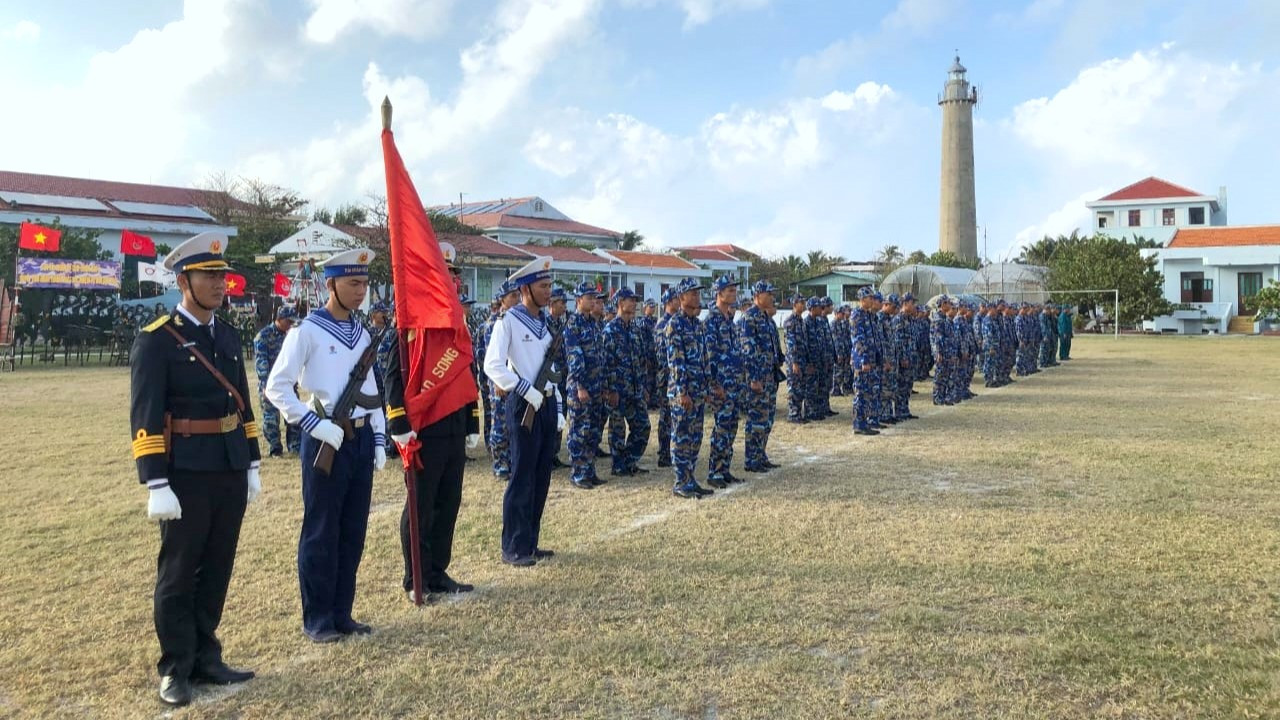 Quang cảnh Lễ ra quân huấn luyện của đảo Song Tử Tây. Quang cảnh Lễ ra quân huấn luyện của đảo Song Tử Tây.