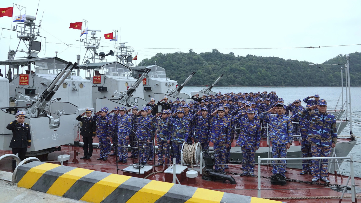 Cán bộ, chiến sĩ Vùng 1 Hải quân luôn quyết tâm bảo vệ vững chắc chủ quyền Tổ quốc. Ảnh: Nguyễn Minh