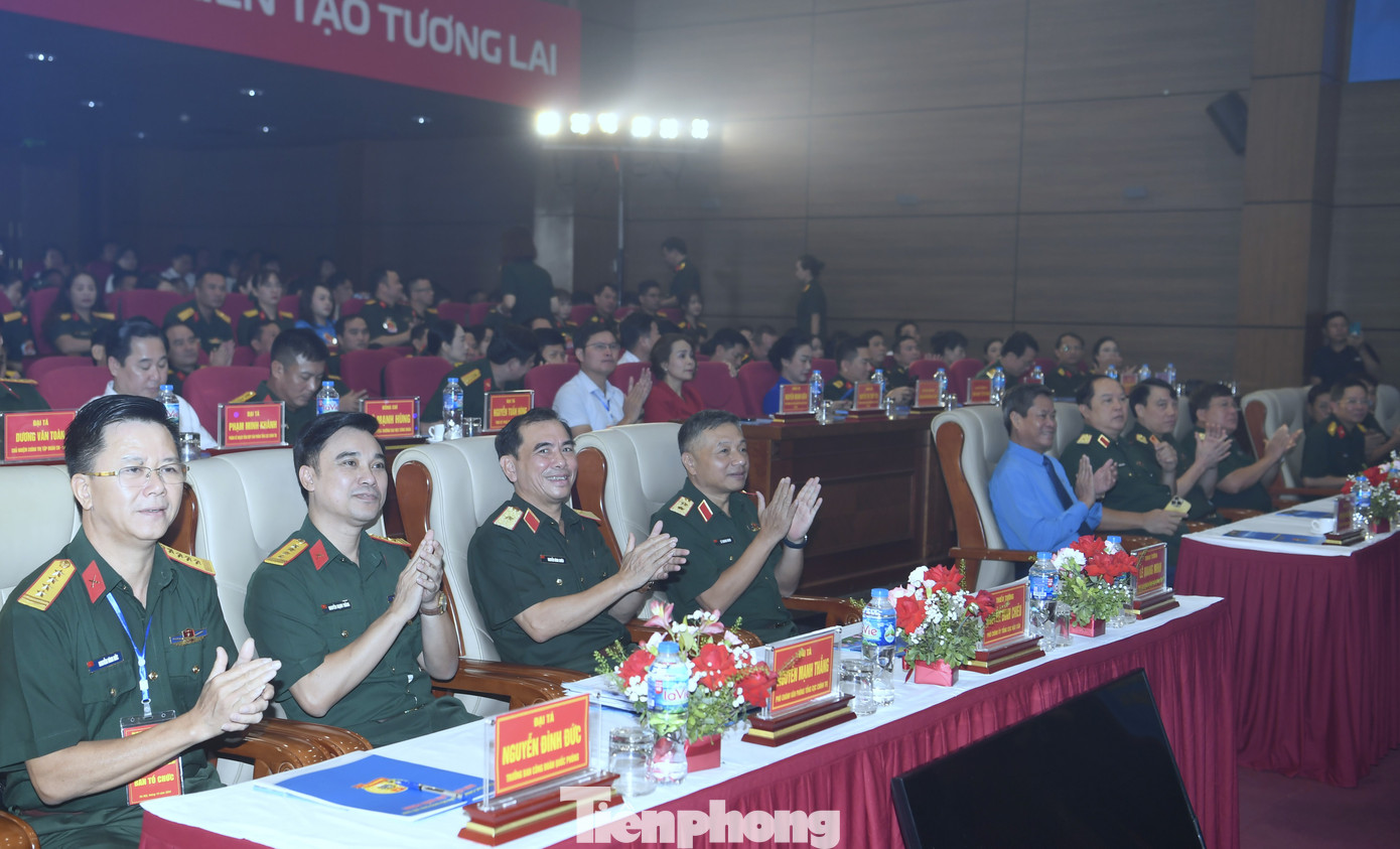 Dự lễ bế mạc có Trung tướng Lê Quang Minh - Phó Chủ nhiệm Tổng cục Chính trị QĐND Việt Nam; Phó Chủ tịch Tổng Liên đoàn Lao động Việt Nam Huỳnh Thanh Xuân; lãnh đạo, đại biểu các cơ quan, đơn vị trong và ngoài Quân đội.