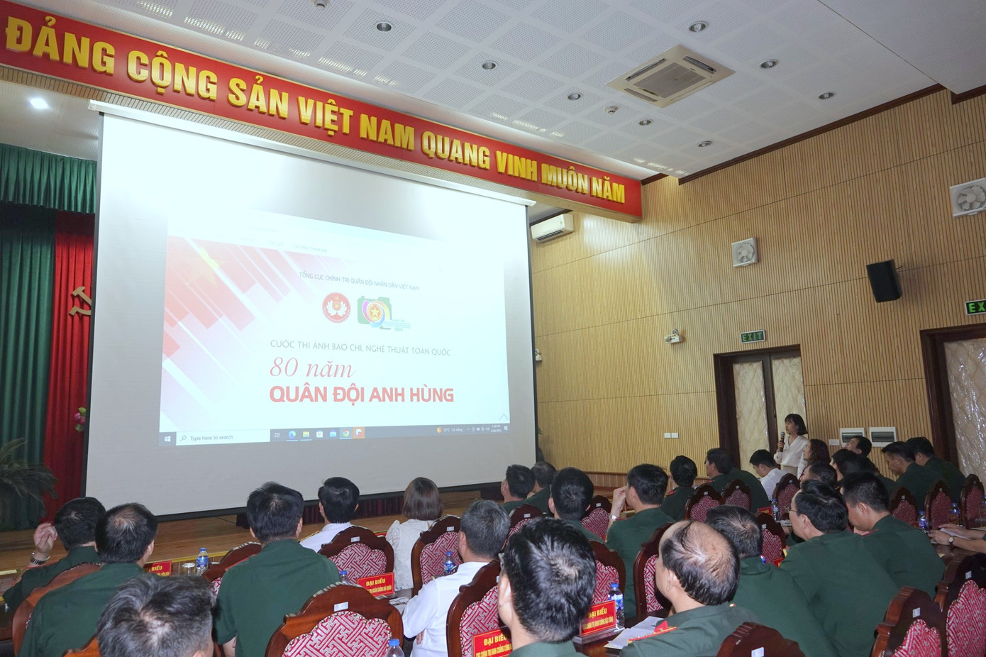 Các tác giả dự thi gửi ảnh trực tiếp tại website: www.cuocthianh80namquandoi.com, từ 0 giờ ngày 1/4/2024 đến hết ngày 30/9/2024.