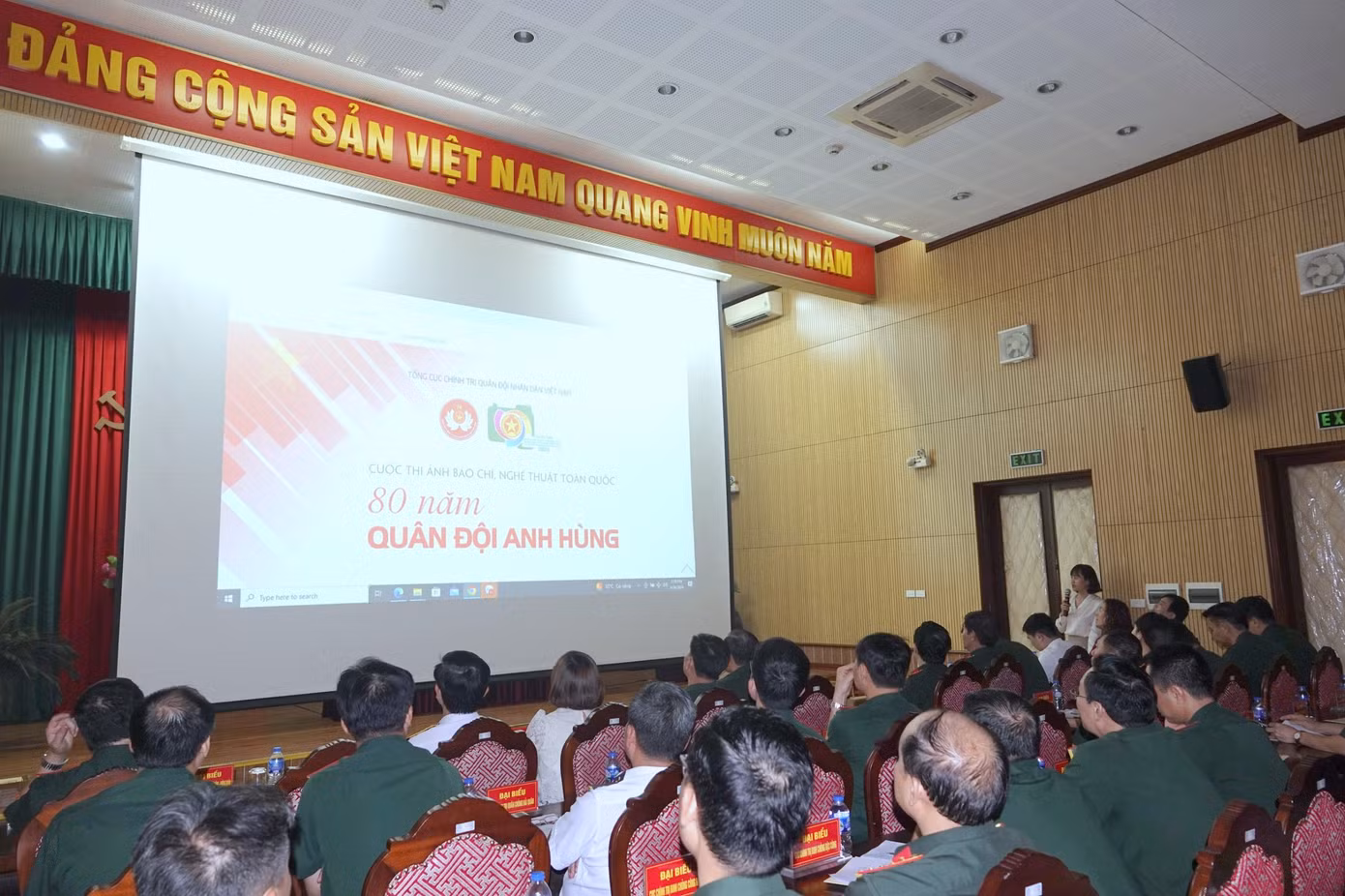 Các tác giả dự thi gửi ảnh trực tiếp tại website: www.cuocthianh80namquandoi.com, từ 0 giờ ngày 1/4/2024 đến hết ngày 30/9/2024.