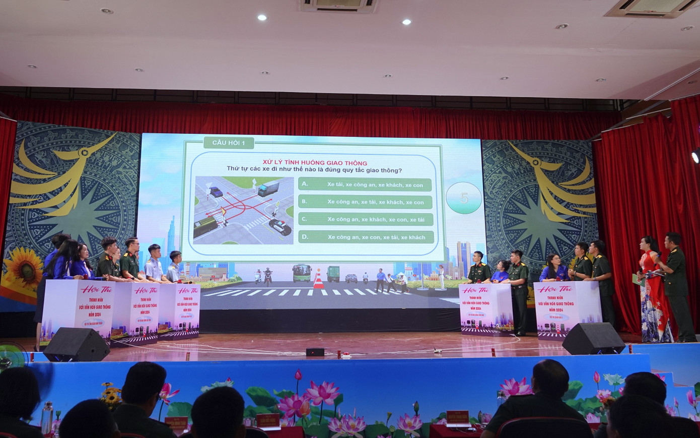 Tại hội thi, mỗi đội thi thực hiện 4 phần thi gồm: tự giới thiệu; kiến thức về Luật Giao thông và văn hóa khi tham gia giao thông; hùng biện về văn hóa giao thông; tiểu phẩm về văn hóa giao thông. Tại hội thi, mỗi đội thi thực hiện 4 phần thi gồm: tự giới thiệu; kiến thức về Luật Giao thông và văn hóa khi tham gia giao thông; hùng biện về văn hóa giao thông; tiểu phẩm về văn hóa giao thông.